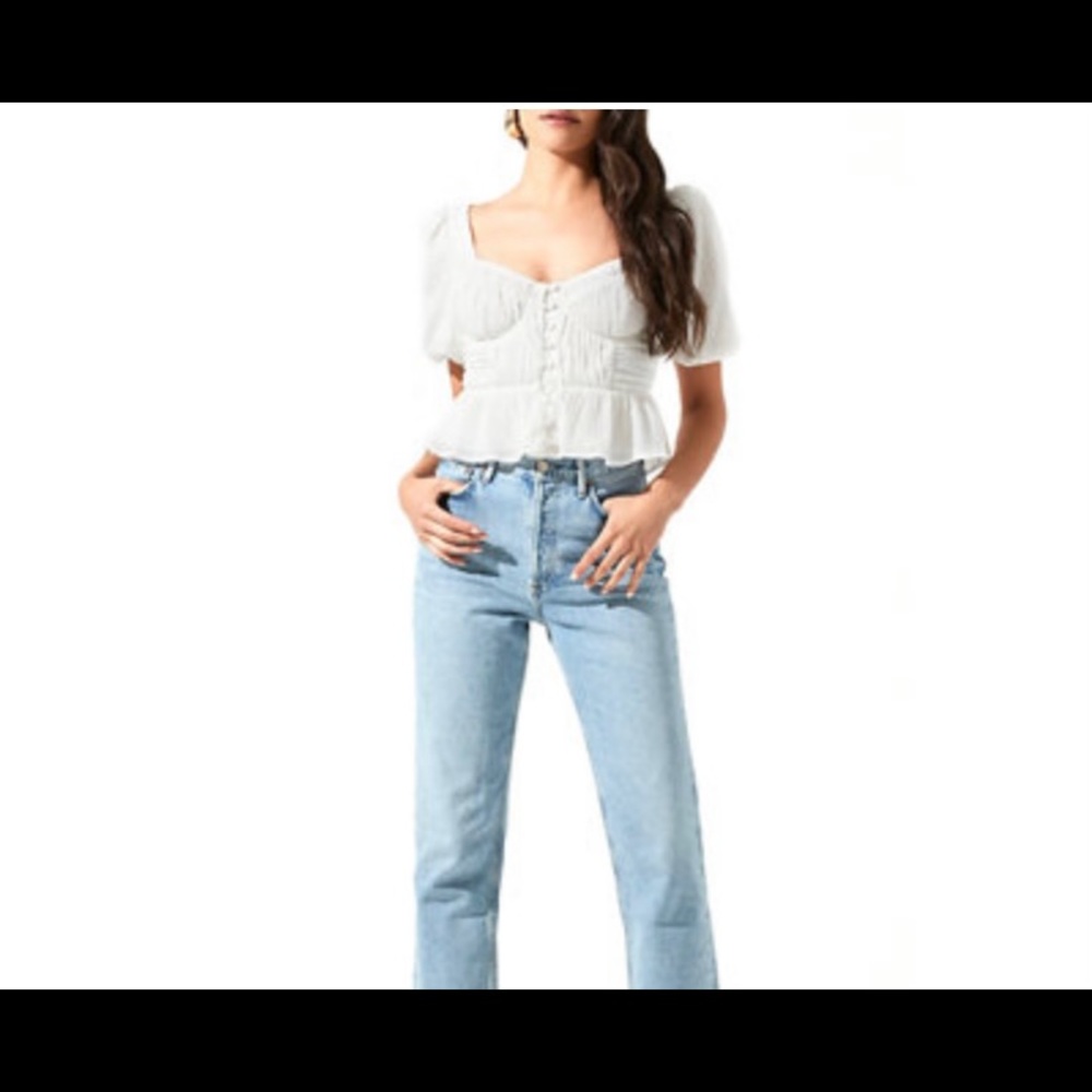 NWT ASTR the label puff sleeve sweetheart neckline top.